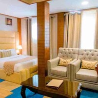 Suíte luxo, sacada | Escrivaninha, espaço de trabalho para notebook