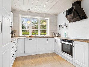 Fridge, microwave, dishwasher, cookware/dishes/utensils