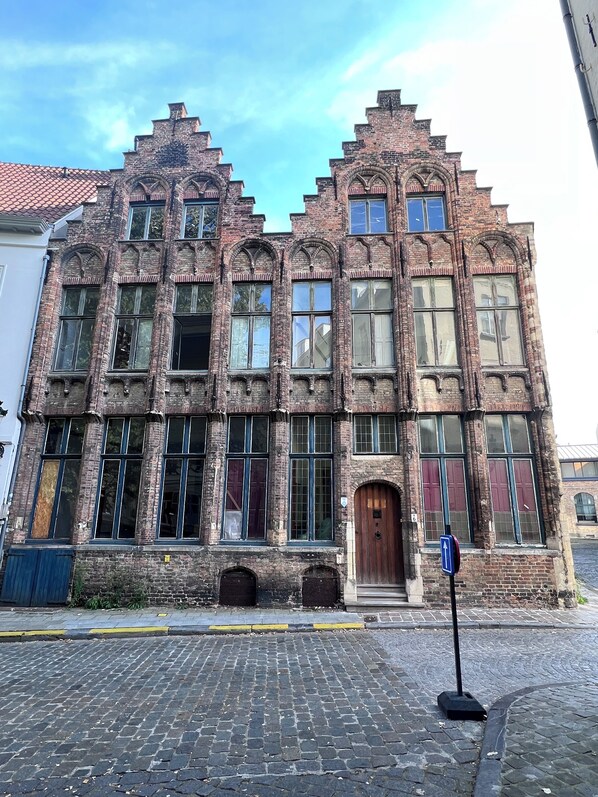 Exterior - Charming bed & breakfast with WiFi in beautiful Brugge (Brugge)
