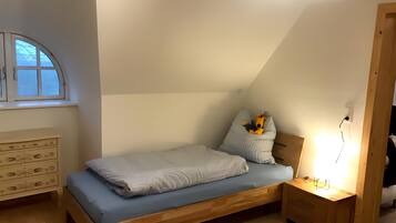 4 bedrooms, free WiFi, bed sheets