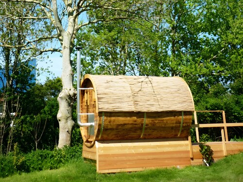 Holiday Home 'Osterdeich' with Private Terrace, Private Garden and Wi-Fi