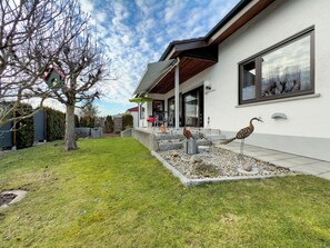 Property grounds - Holiday Home 'Justi' with Mountain View, Private Terrace and Wi-Fi (Meckenbeuren)