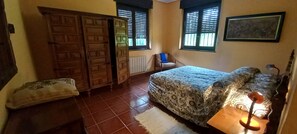 5 bedrooms, bed sheets
