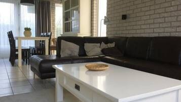 Living room | Fireplace