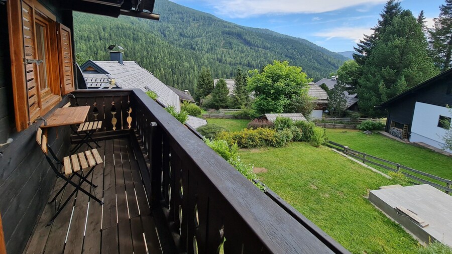 Apartment With Mountain Views