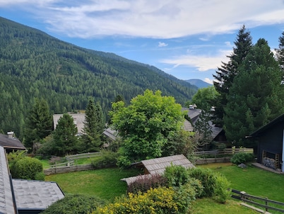 Apartment With Mountain Views
