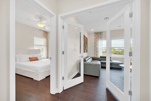 6 室のベッドルーム、アイロン / アイロン台、旅行用ベビーベッド、WiFi (無料)