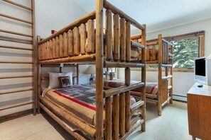 3 Schlafzimmer, Schreibtisch, kostenloses WLAN, Bettwäsche