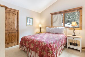 3 bedrooms, desk, free WiFi, bed sheets