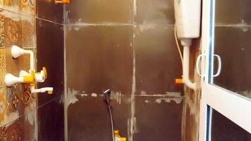 Standard Room | Bathroom
