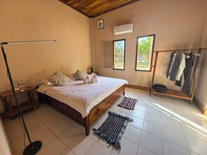 Comfort-Haus, Bergblick | Individuell dekoriert, individuell eingerichtet, Schreibtisch