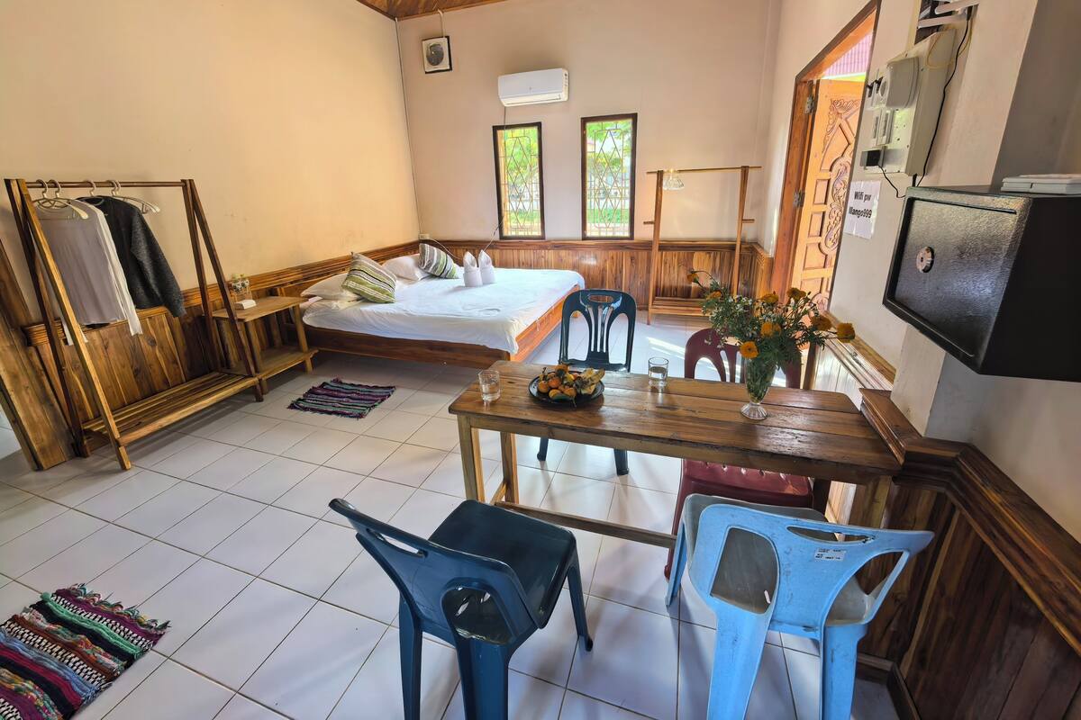 Comfort House, Mountain View | Desk, laptop workspace, free WiFi, individually decorated