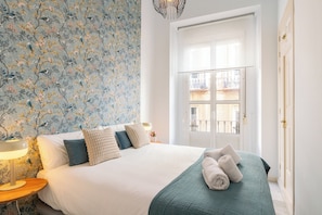 3 habitaciones, escritorio, tabla de planchar con plancha y wifi gratis