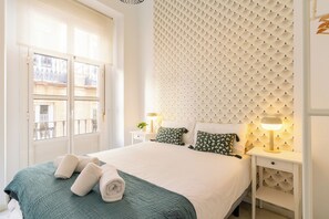 3 habitaciones, escritorio, tabla de planchar con plancha y wifi gratis 