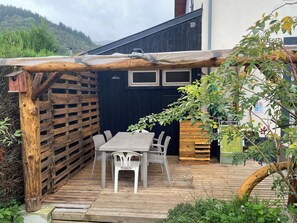 Outdoor dining - On grassland (Malmerspach)