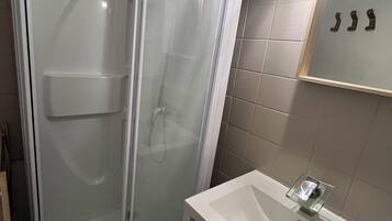 Hiustenkuivaaja, vessapaperi