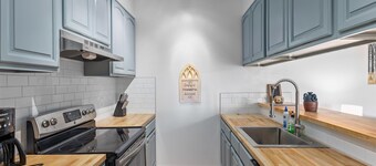 Cozy Ski-In Ski-Out Condo with Hot Tub