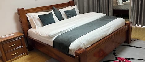 3 bedrooms, iron/ironing board, WiFi, bed sheets