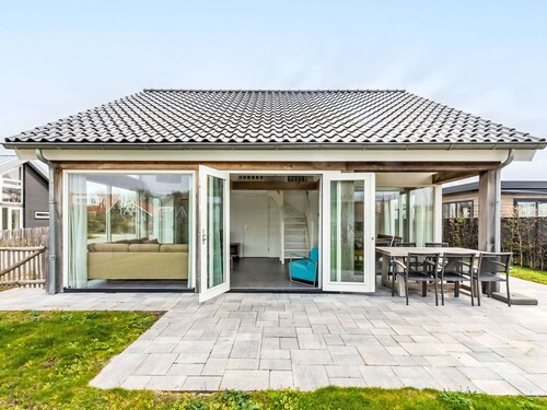 Beautiful private villa for 6 people with WIFI, TV and terrace
