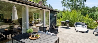 "Sylvie" - 400m from the sea by Interhome
