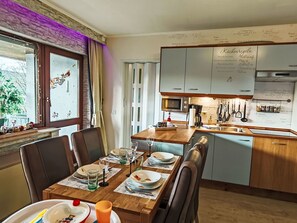 Dining - Lovely apartment for 5 people with WIFI, TV and balcony (Winterberg)