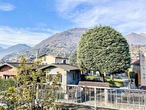 Property grounds - Lovely apartment for 8 people with WIFI, A/C, TV, terrace, pets allowed and panoramic view (Domaso)