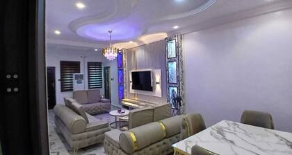 Charming 2-bedroom apartment with WiFi, AC in pleasant Ibadan