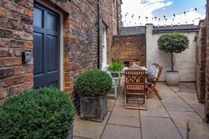 Outdoor dining - The Walmgate Retreat

 (York)