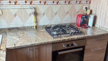 Fridge, microwave, oven, coffee/tea maker