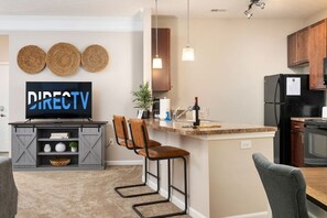 ثلاجة، ميكروويف، فرن، موقد طهي مسطح