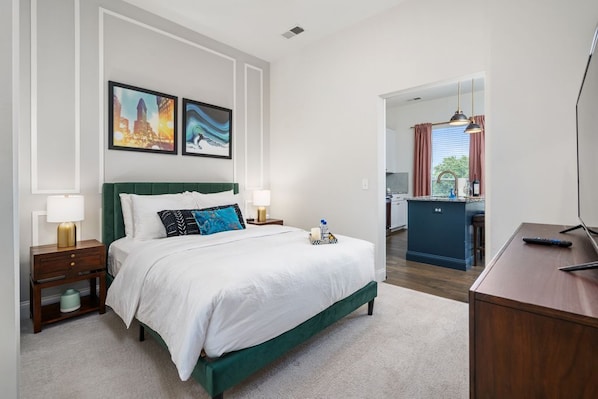 1 bedroom, desk, iron/ironing board, free WiFi - Short North 1BR | Near OSU | Garage | Elevator (Columbus)