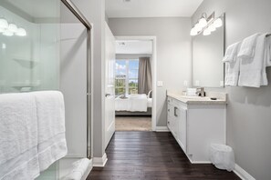 1 chambre, bureau, fer et planche à repasser, Wi-Fi (supplément)