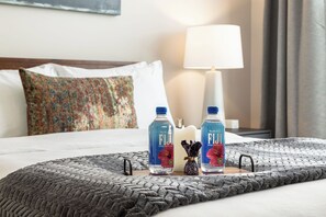 2 bedrooms, desk, iron/ironing board, free WiFi - Stunning 2BR Penthouse | Garage | Elevator | Gym (Columbus)