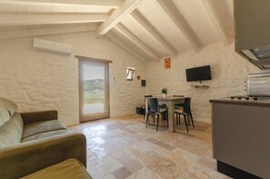 Interior - Haystack in the Junno (Mattinata)