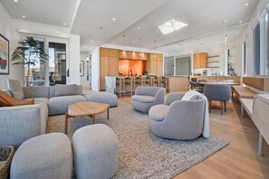 TV, fireplace - Book for Festive! Ski-in/Ski-out! Private Hot Tub! Rooftop Patio! Mtn Views! (Park City)