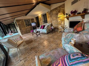 Living area - Les Bougainvilliers GuestHouse by Hansa  (Chemlane)