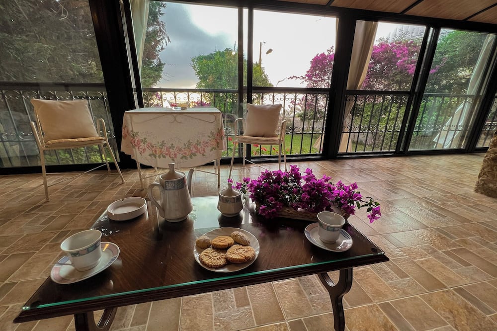Les Bougainvilliers GuestHouse by Hansa
