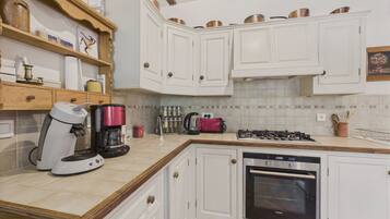 Kühlschrank, Mikrowelle, Ofen, Geschirrspüler