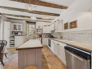Frigorifero, microonde, forno, lavastoviglie