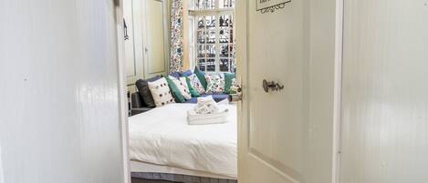 1 slaapkamer, een strijkplank/strijkijzer, gratis wifi, beddengoed