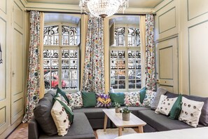 Smart TV - Atypical room in Fribourg's old town (Fribourg)