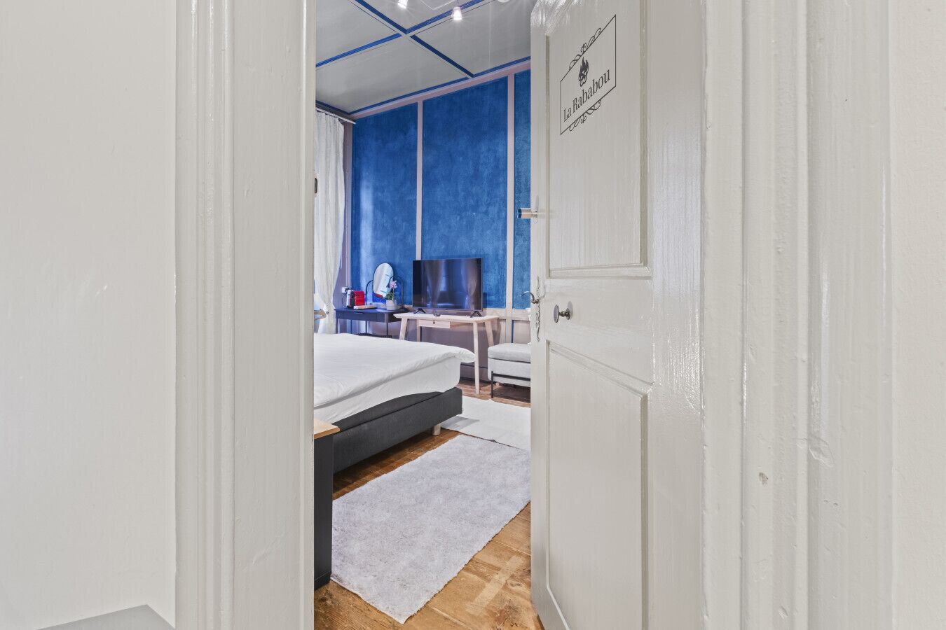 1 slaapkamer, een strijkplank/strijkijzer, gratis wifi, beddengoed