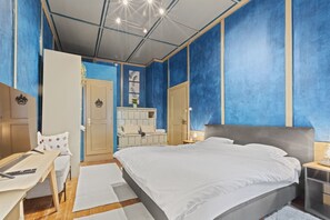 Tabla de planchar con plancha, wifi gratis y ropa de cama 