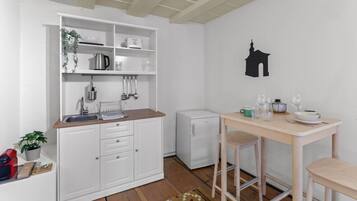 Microwave, coffee/tea maker, toaster, cookware/dishes/utensils