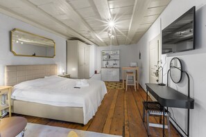 1 bedroom, iron/ironing board, free WiFi