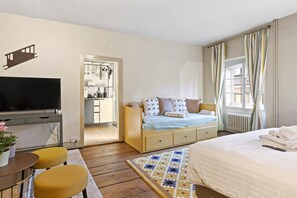 Iron/ironing board, free WiFi, bed sheets