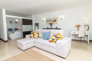 TV - Brisa Mar - Aveiros Apartment by D'Alma Portuguesa (Albufeira)