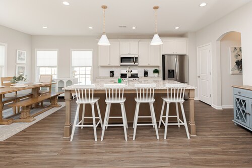 Spacious 4BR Retreat | Yard + Firepit | Perry