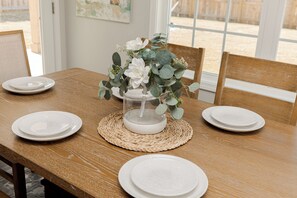 Dining - Spacious 4BR Retreat | Yard + Firepit | Perry (Perry)