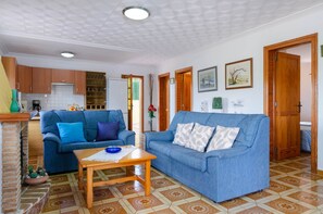 Villa | Living room - Villa in Serene Location (Santa Margalida)